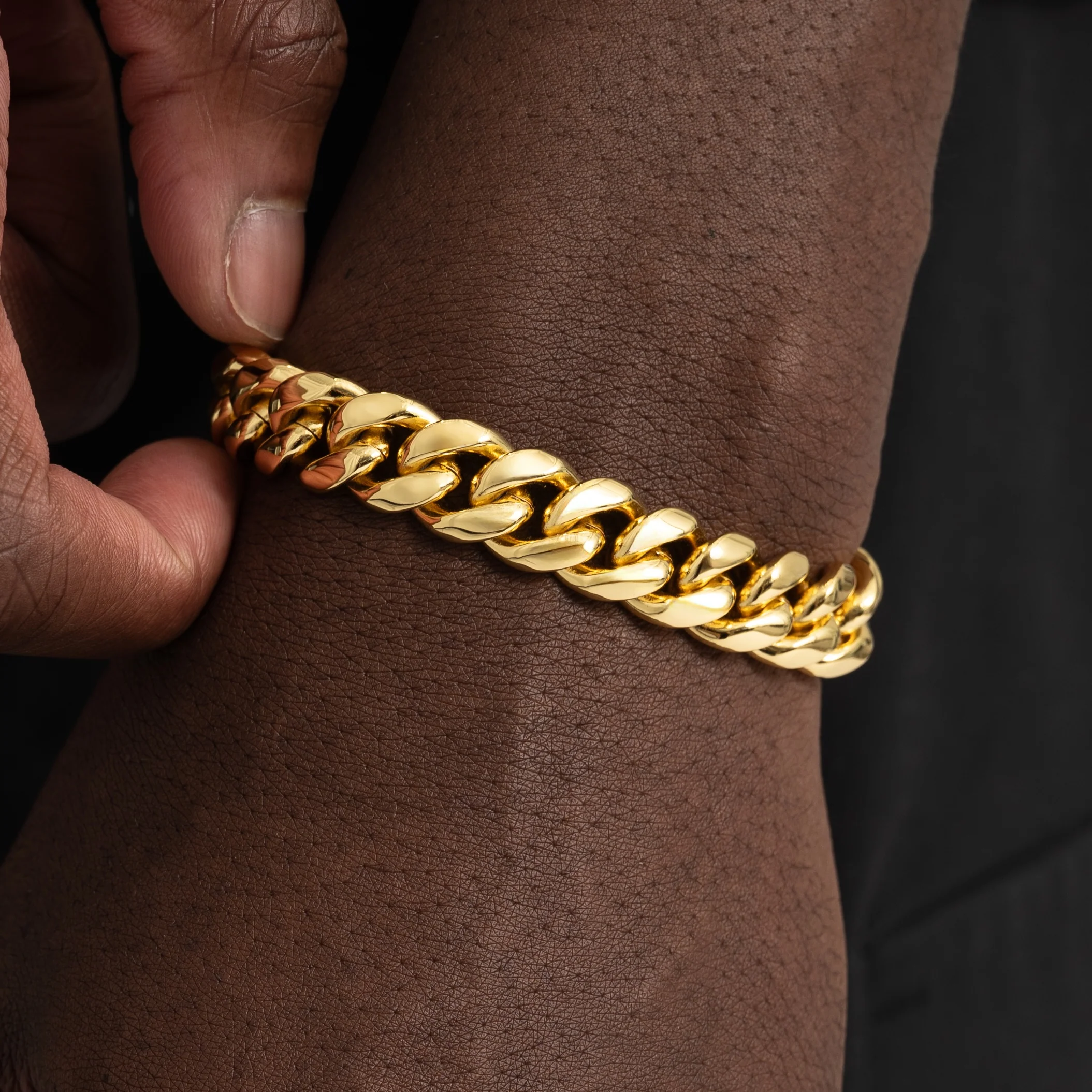 12mm Cuban Link Bracelet Gold - Image 3