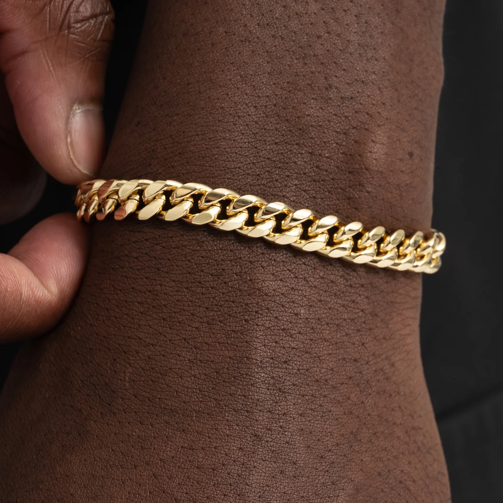 8mm Cuban Link Bracelet Gold - Image 3
