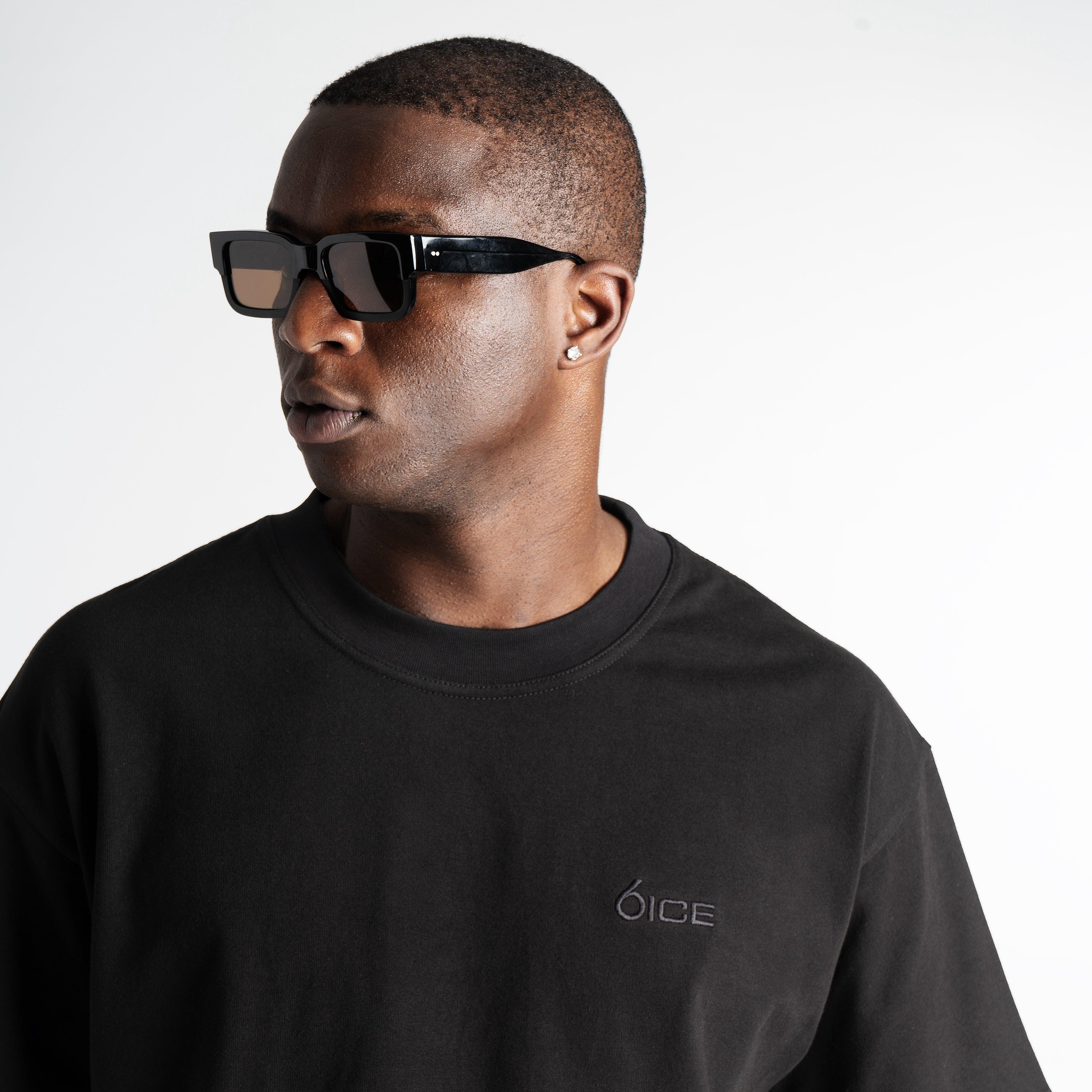 ESSENTIAL BLACK TEE - Image 2