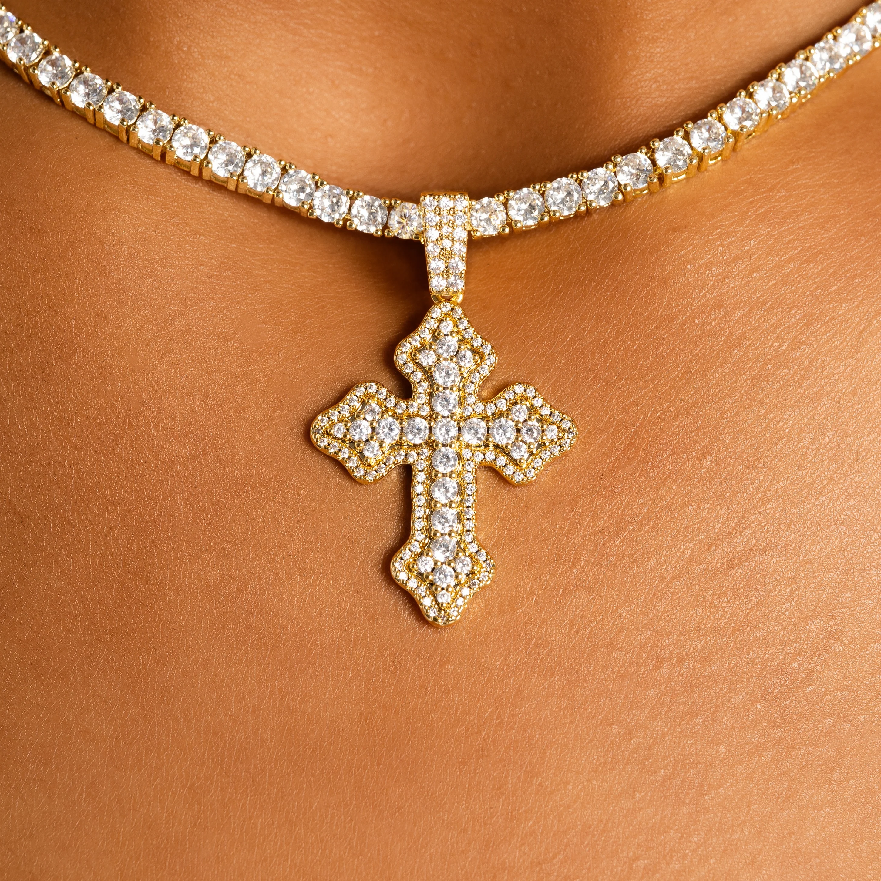 Cluster Micro Cross Moissanite Pendant Gold - Image 3