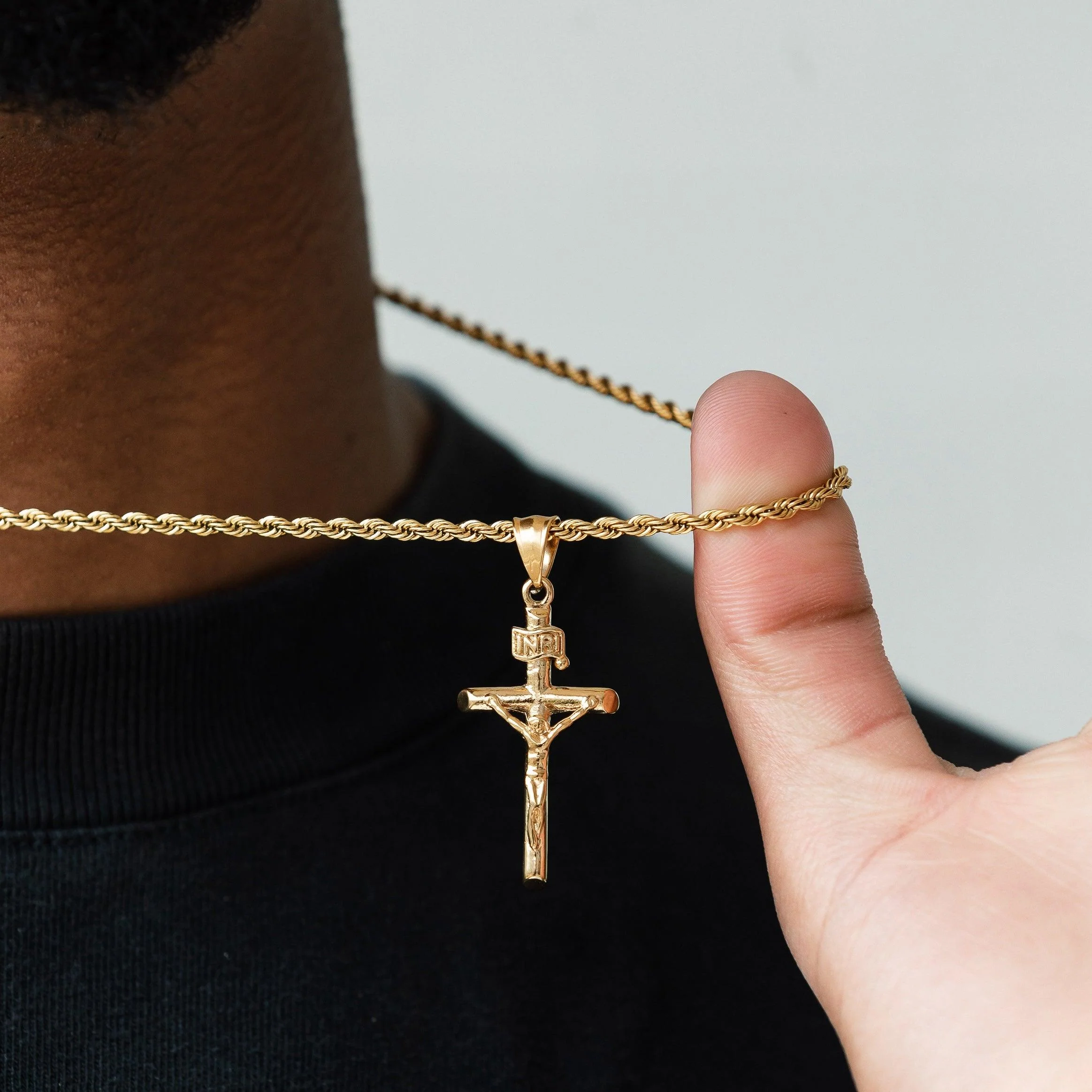 Crucifix Pendant Gold - Image 3