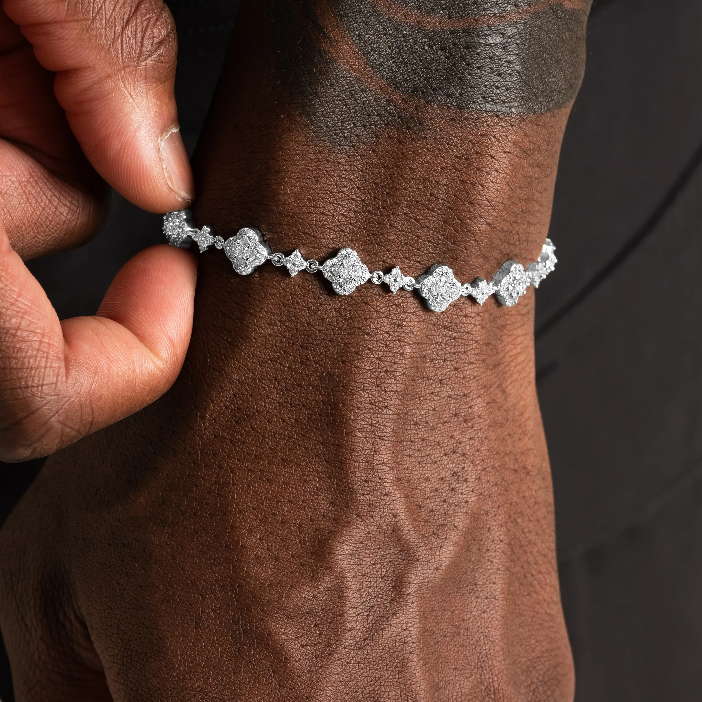 Glacier Clover Bracelet - Image 2