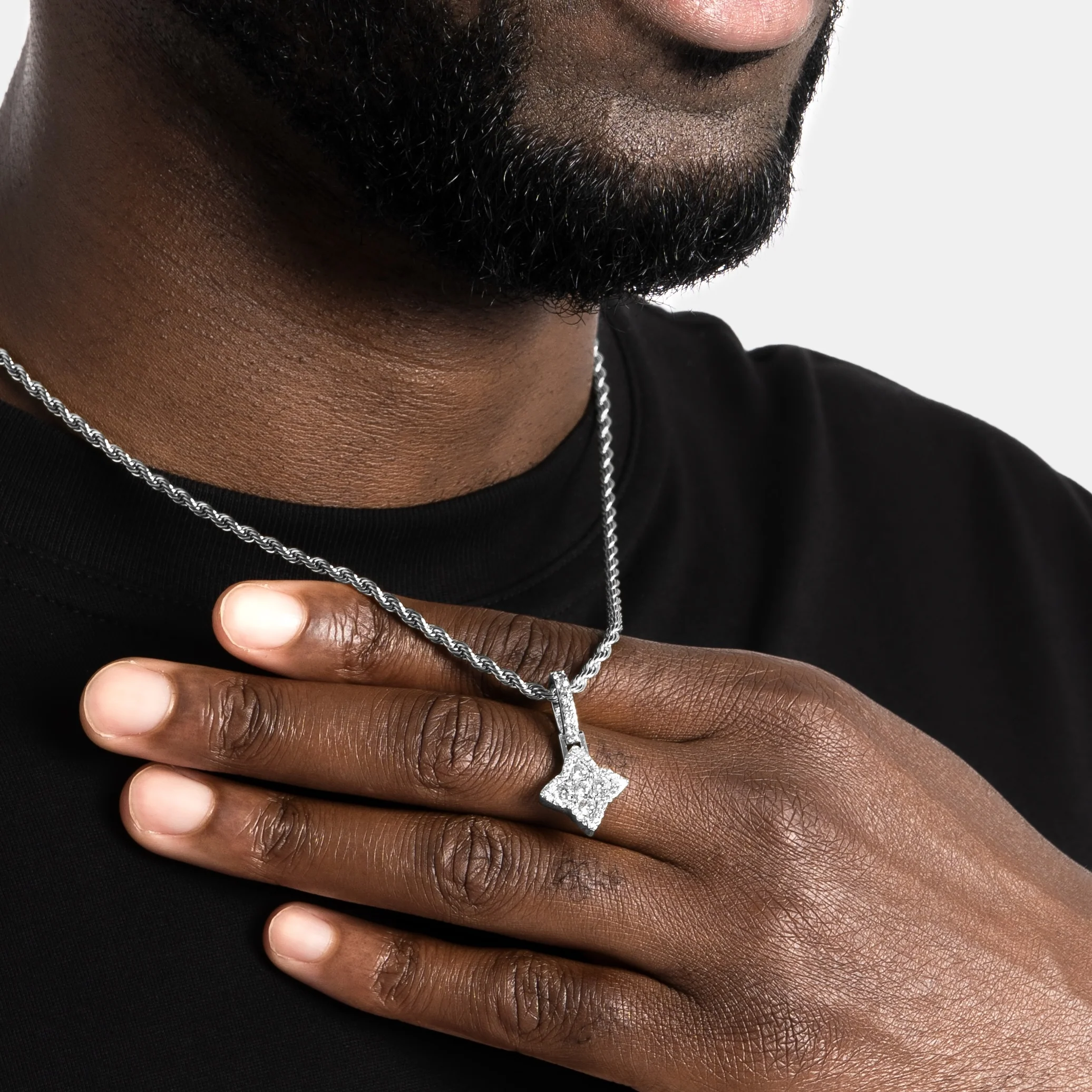Moissanite Clover Pendant - Image 3