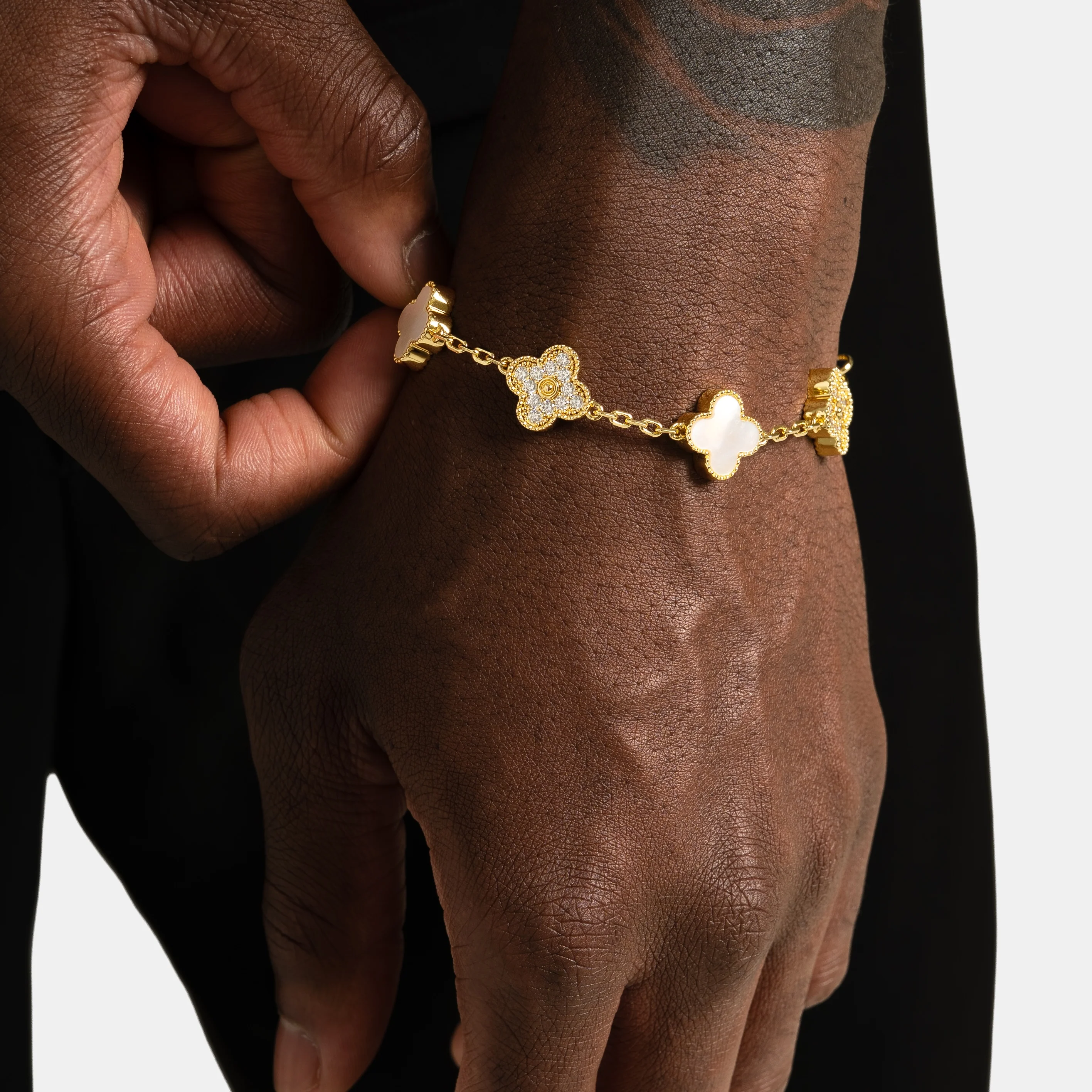 Iced Pearl Clover Bracelet Gold - Image 3